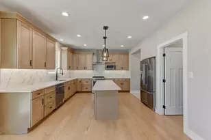 10221 Allison Rd, Munster, IN 46321 - Photo 9