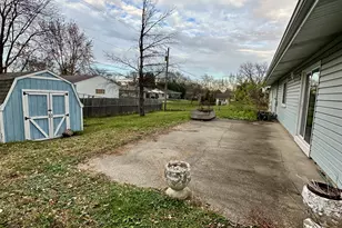 421 Sandalwood Dr, Valparaiso, IN 46385 - Photo 5