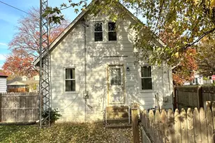 722 S Market St, Winamac, IN 46996 - Photo 3