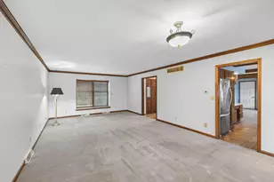 4203 Oak Grove Dr, Valparaiso, IN 46383 - Photo 7