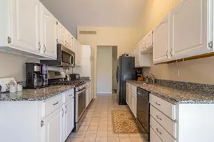 257 Pineview Ln, Valparaiso, IN 46383 - Photo 11