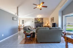 257 Pineview Ln, Valparaiso, IN 46383 - Photo 5