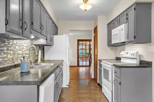 10338 Oreilly Ln, Rensselaer, IN 47978 - Photo 9