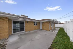 5585 Jackson St, Merrillville, IN 46410 - Photo 17