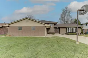 2680 W 59th Pl, Merrillville, IN 46410 - Photo 3
