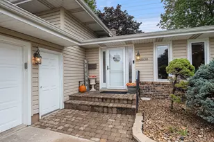 8838 Madison Ct, Munster, IN 46321 - Photo 3