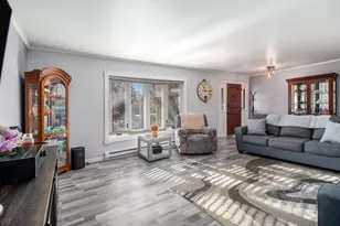 11404 Chateau Ln, Demotte, IN 46310 - Photo 7