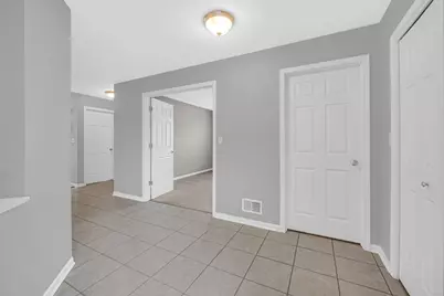 9170 Carolina Court, Merrillville, IN 46410 - Photo 7