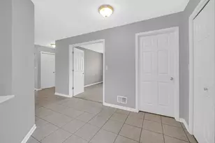 9170 Carolina Ct, Merrillville, IN 46410 - Photo 7