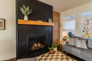 2160 Hickory Dr, Hobart, IN 46342 - Photo 7