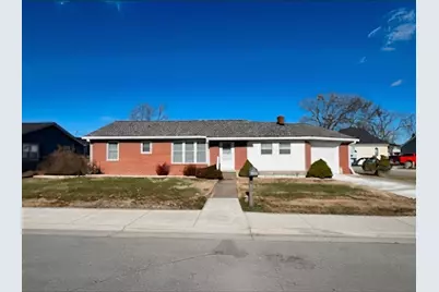 390 E Gray Street, Martinsville, IN 46151 - Photo 1