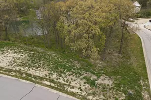 700 W Bay Ct, Crown Point, IN 46307 - Photo 1