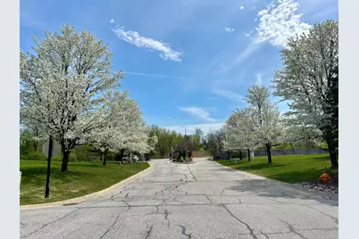 700 W Bay Court, Crown Point, IN 46307 - Photo 7