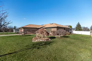 12680 Rosewood Ct, Saint John, IN 46373 - Photo 5