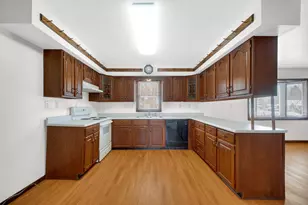 2002 Crockett Ave, Valparaiso, IN 46383 - Photo 7