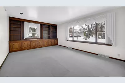 2002 Crockett Avenue, Valparaiso, IN 46383 - Photo 5