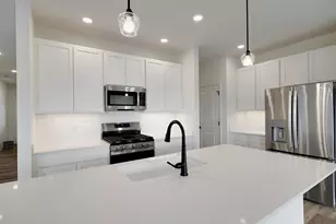 3104 Greenview Dr, Valparaiso, IN 46385 - Photo 7