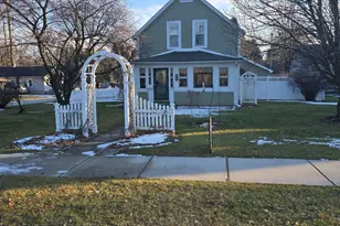 225 Jefferson Ave, Chesterton, IN 46304 - Photo 1