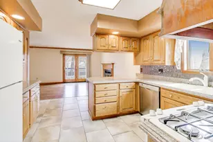 591 Glenwood Dr, Valparaiso, IN 46385 - Photo 11