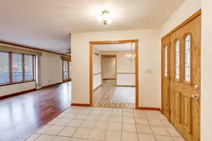 591 Glenwood Dr, Valparaiso, IN 46385 - Photo 5