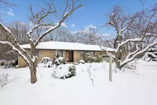 126 Country Club Dr, La Porte, IN 46350 - Photo 5