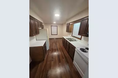 812 W Daumer Road #C3, Kouts, IN 46347 - Photo 3