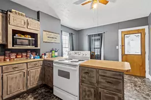 319 E Oak St, Rensselaer, IN 47978 - Photo 11