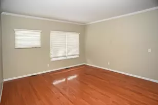 1220 Bostwick Ave, Chesterton, IN 46304 - Photo 5