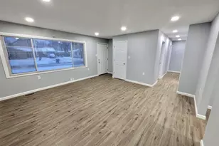 382 Pinewood Dr, Valparaiso, IN 46385 - Photo 5