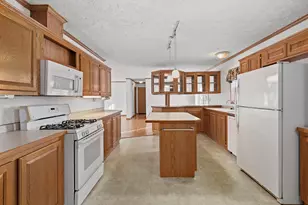 739 S Belford Rd, Hebron, IN 46341 - Photo 7