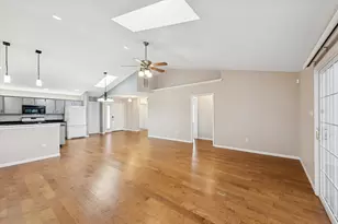 374 Glenallyn Dr, Valparaiso, IN 46383 - Photo 5