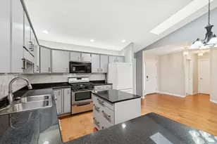 374 Glenallyn Dr, Valparaiso, IN 46383 - Photo 3