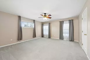 374 Glenallyn Dr, Valparaiso, IN 46383 - Photo 7