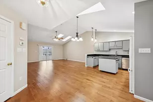 374 Glenallyn Dr, Valparaiso, IN 46383 - Photo 5