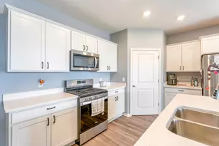 10414 Whitney Pl, Crown Point, IN 46307 - Photo 7