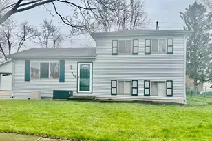 711 Shawnee Ct, Lowell, IN 46356 - Photo 1