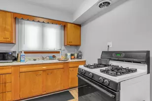 6860 Delaware St, Merrillville, IN 46410 - Photo 9