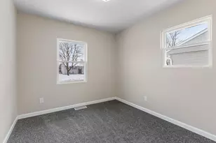 1707 E Chicago St, Valparaiso, IN 46383 - Photo 11