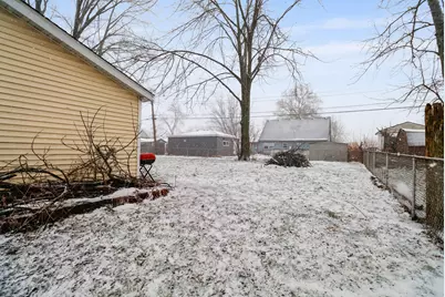 392 Stonehill Drive, Valparaiso, IN 46385 - Photo 3