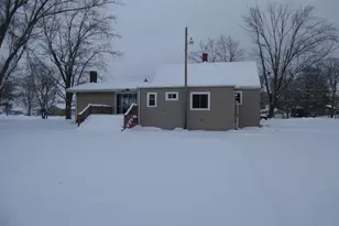 813 W Division St, Demotte, IN 46310 - Photo 3