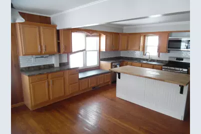 813 W Division Street, Demotte, IN 46310 - Photo 7