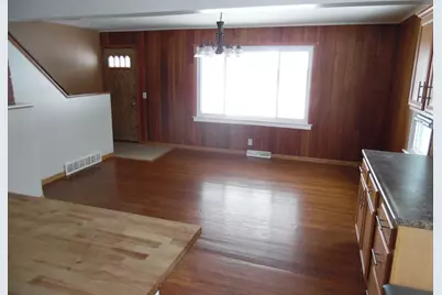 813 W Division Street, Demotte, IN 46310 - Photo 5