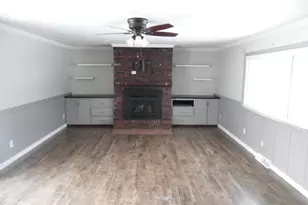 813 W Division St, Demotte, IN 46310 - Photo 9