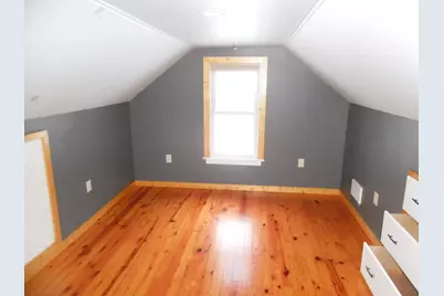 813 W Division Street, Demotte, IN 46310 - Photo 17