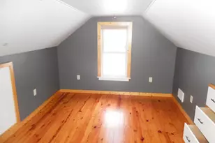 813 W Division St, Demotte, IN 46310 - Photo 17