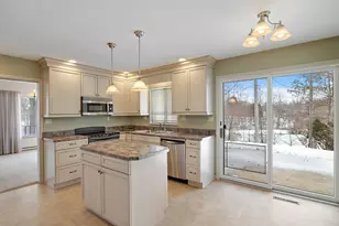 203 Oakridge Ct, Valparaiso, IN 46385 - Photo 7