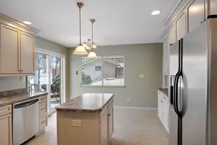 203 Oakridge Ct, Valparaiso, IN 46385 - Photo 9