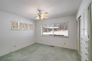 203 Oakridge Ct, Valparaiso, IN 46385 - Photo 19