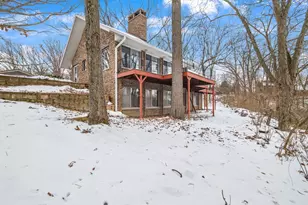 203 Oakridge Ct, Valparaiso, IN 46385 - Photo 3