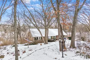 203 Oakridge Ct, Valparaiso, IN 46385 - Photo 1